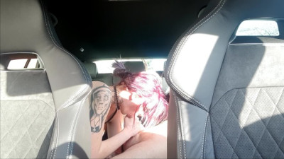 Amateur Girl with Pink Hair Suck my Cock in Car